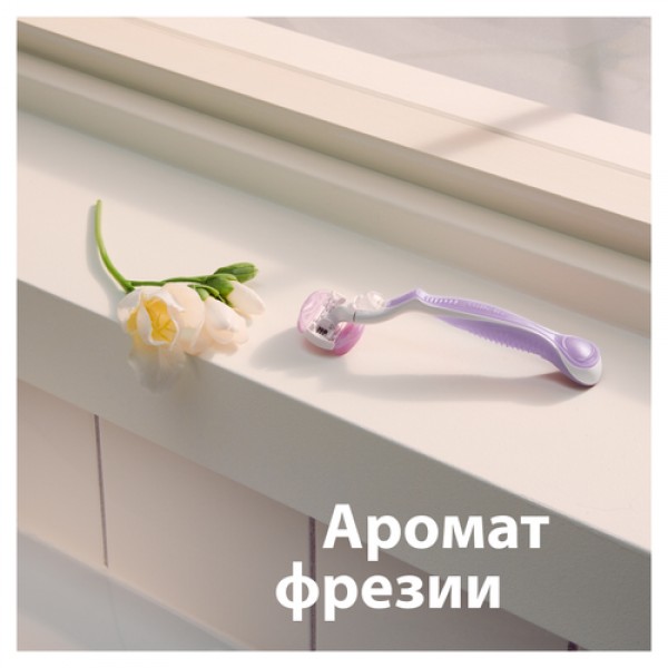 Подарочный набор с женской бритвой Gillette Venus ComfortGlide + 3 кассеты + подставка