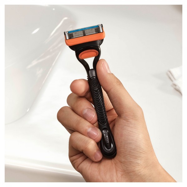 Бритвенный станок Gillette Fusion5 с 2 сменными кассетами